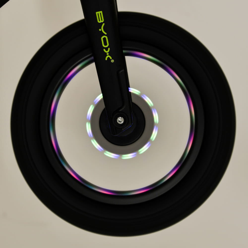 Byox Nimbus 12” futóbicikli világító kerekekkel, zöld - Játéktündér webáruház