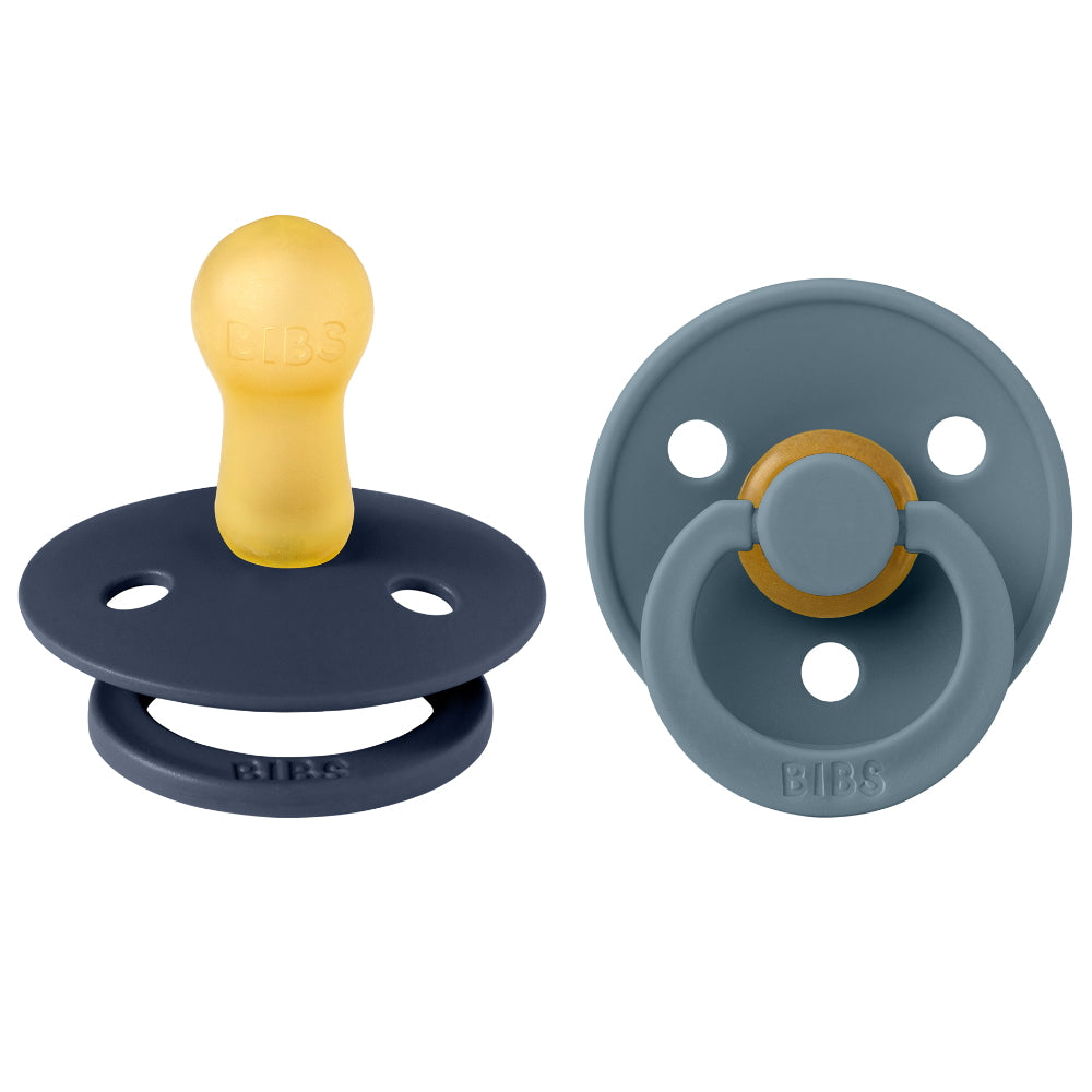 BIBS Colour világító éjszakai játszócumi natúr kaucsuk 6-18 hó - 2 db (tintakék és páva)